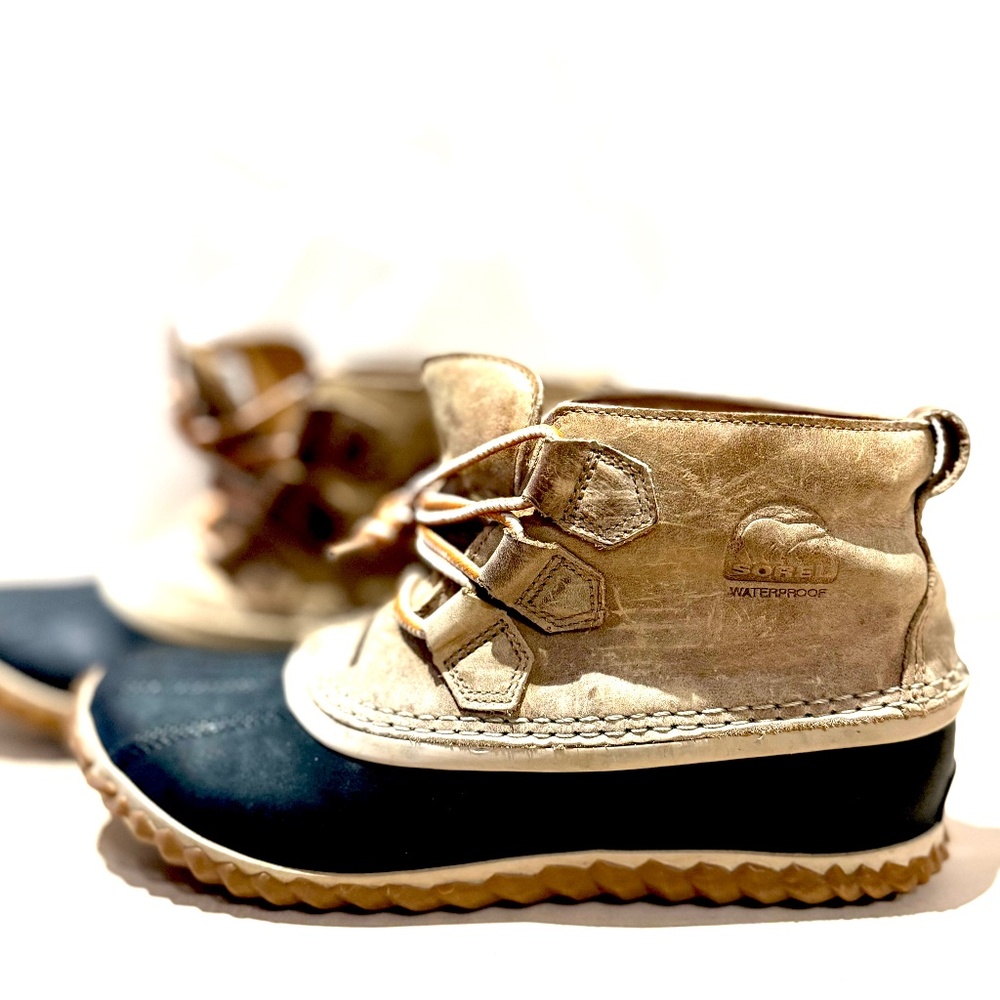 Sorrel waterproof leather booties